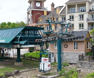 Montreal: Guided tour of the Laurentides Mont Tremblant