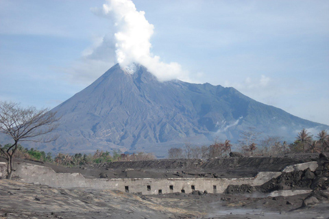 Yogyakarta : Lever de soleil sur Borobudur, volcan Merapi et Prambanan