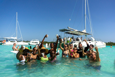 Punta Cana: Saona Island & Altos de Chavón Day Trip