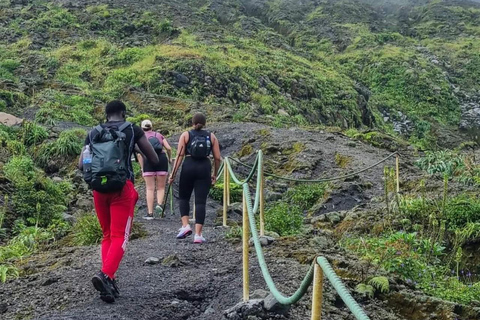 Vandring på vulkanen La Soufriere i St vincent