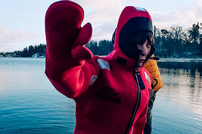 Stockholm: Vandring, utomhusmatlagning och kallvattenflytningPickup from Stockholm - drop-off Vaxholm