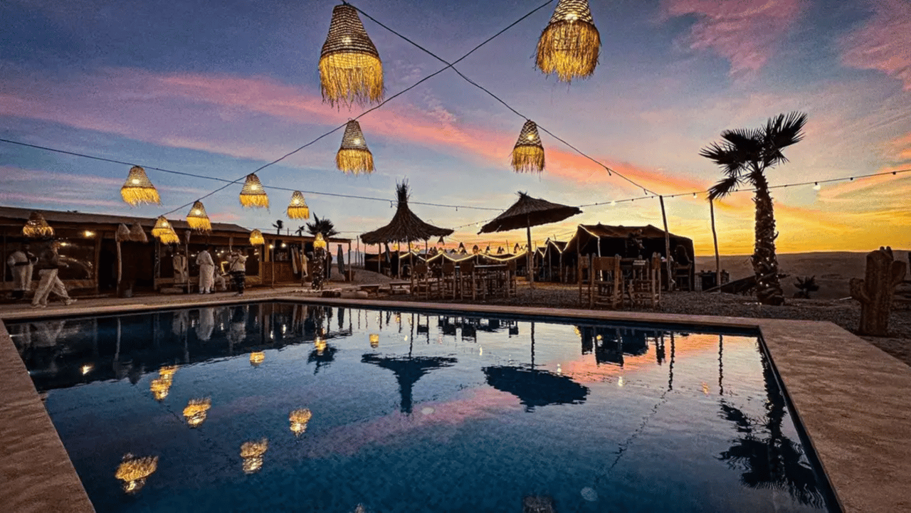 Marrakesch: Agafay-Wüste bei Sonnenuntergang, Kamelritt und Dinner-Show