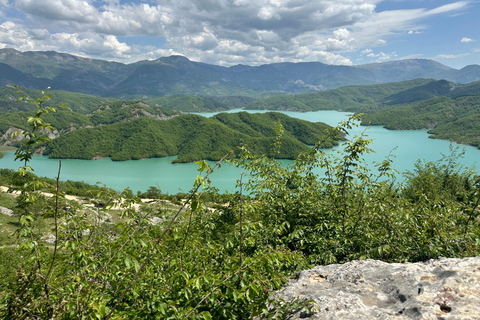 De Tirana: Caminhada no Lago Bovilla com serviço de busca no hotel