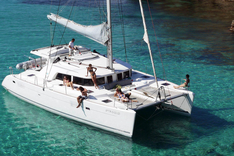 Premium and exclusive catamaran in Lanzarote 4h Exclusive and private catamaran in Lanzarote