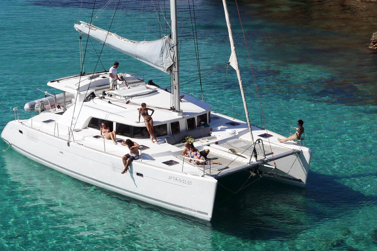 Premium and exclusive catamaran in Lanzarote 4h Exclusive and private catamaran in Lanzarote
