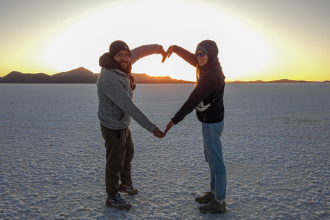 La Paz: 4-Day Uyuni Salt Flats to San Pedro de Atacama ENGLISH-SPEAKING GUIDE