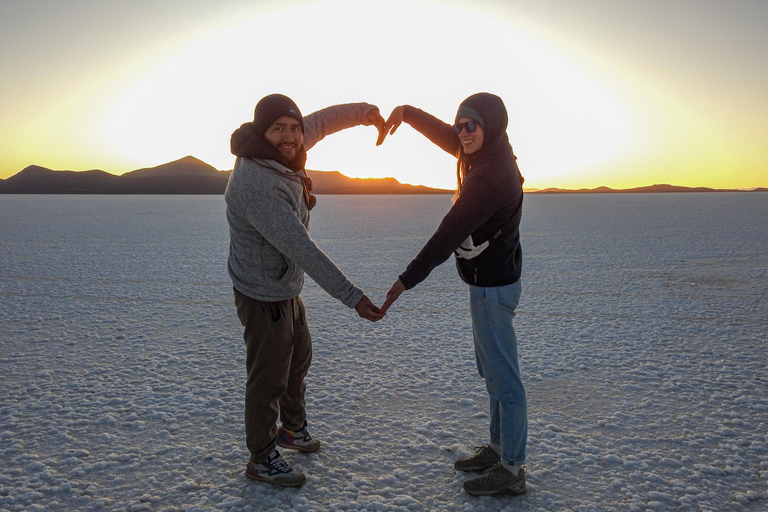 La Paz: 4-Day Uyuni Salt Flats to San Pedro de Atacama ENGLISH-SPEAKING GUIDE