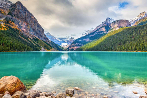 Calgary: Lake Louise, Moraine Lake, & Emerald Lake Tour