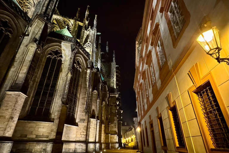 Prague: VIP Prague Castle Night Walk with Panoramic Views VIP Prague Castle Night Walk with Panoramic Views (German)