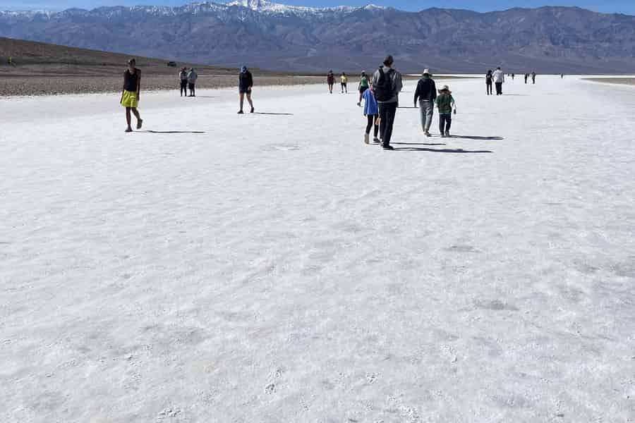 Las Vegas: Death Valley, Seven Magic Mountains und Willkommensschild. Foto: GetYourGuide