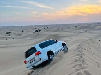 Abu Dabi: mágica excursión en 4x4 por el desierto, paseo en camello y sandboarding