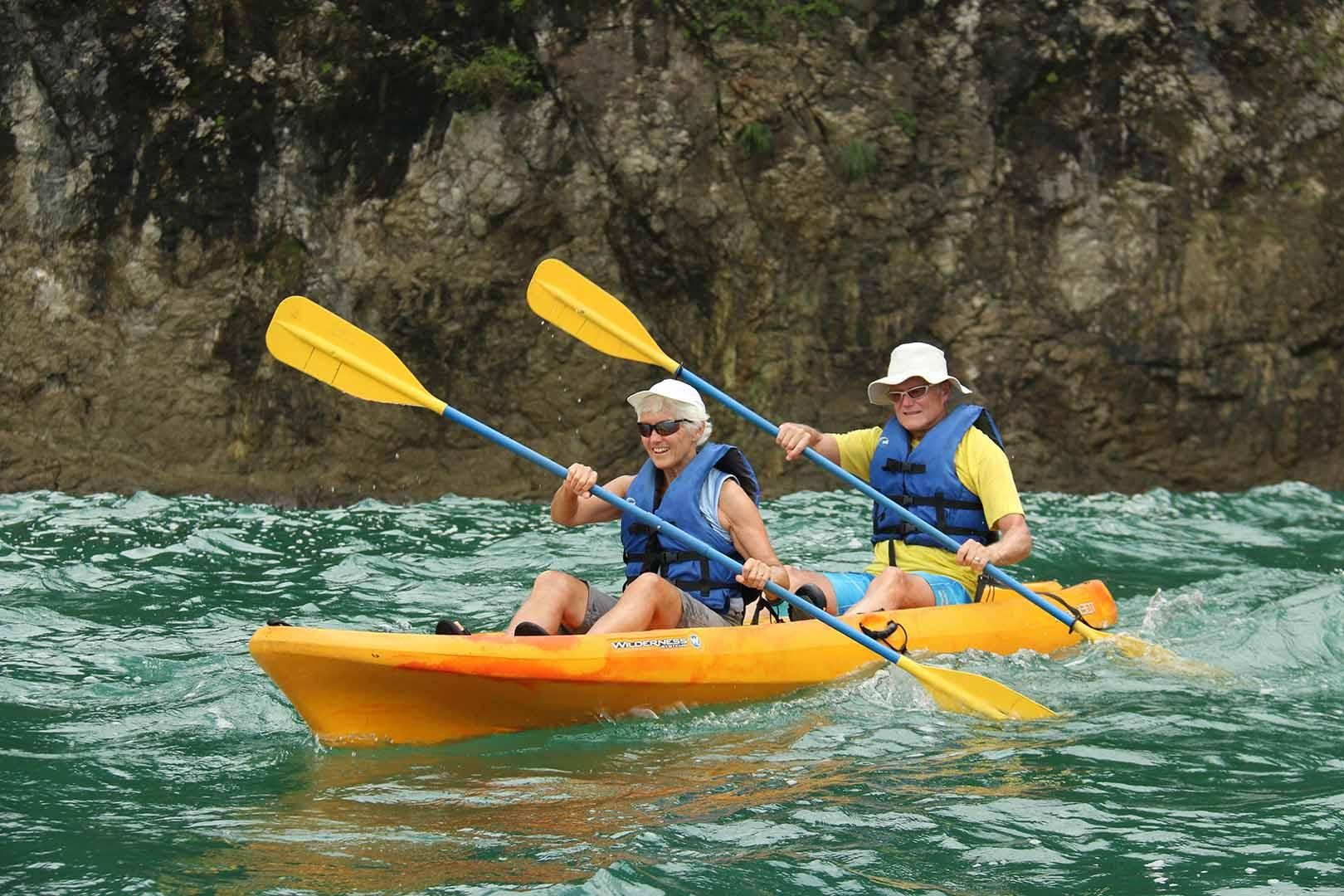 Manuel Antonio: Kajak- und Schnorchelabenteuer an einem verborgenen Strand