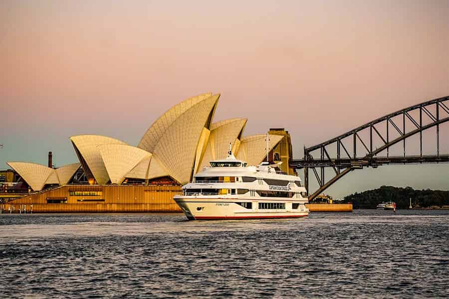 Sydney: Hafen-Dinner-Kreuzfahrt mit 3, 4 oder 6-Gänge-Menü. Foto: GetYourGuide