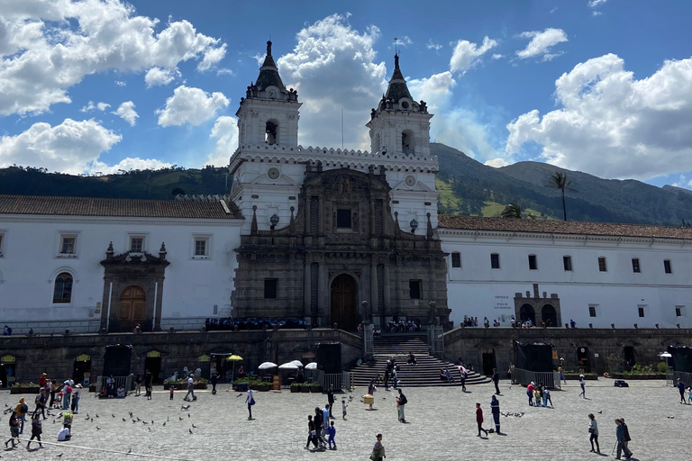 Quito: Tour Clásico, Explora el Casco Antiguo y la Línea Equinoccial