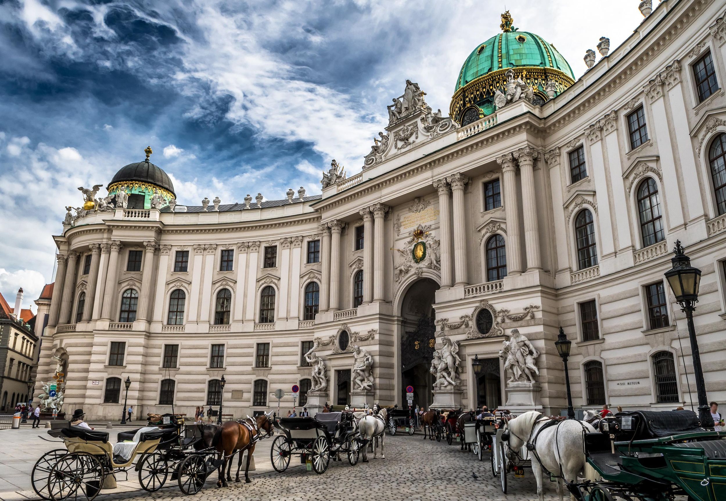 ab Budapest: Ganztägige private Tagestour nach Wien & Bratislava