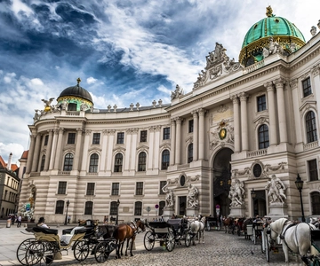 from Budapest: Private all day trip to Vienna & Bratislava