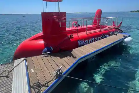 Underwater boat excursion in the Lavezzi Islands Archipelago