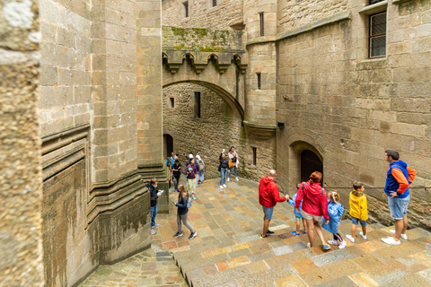 De Paris: Viagem de 1 dia ao Mont Saint Michel com um guiaDe Paris: excursão de um dia ao Mont Saint Michel com um guia