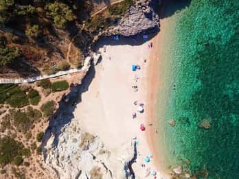 Port du Pirée : escapade à la plage d'Athènes et au lac de Vouliagmeni