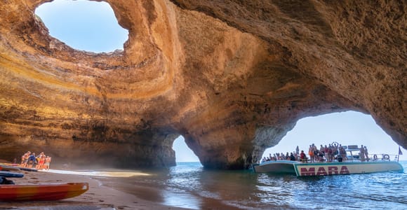 Albufeira: Caves and Coastline Catamaran Cruise to Benagil