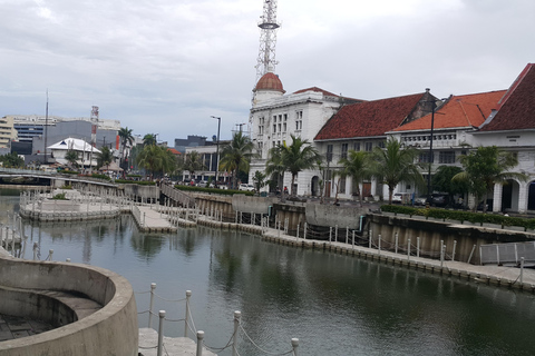 Jakarta: Guided City Tour by Tuk Tuk, Train, and Boat