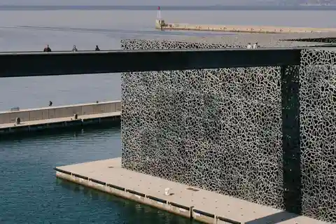 Marseille: Mucem Fast-Track billet & Le Panier Audio Tour
