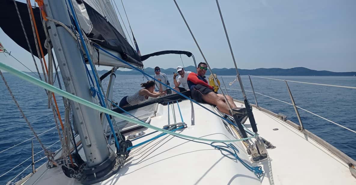 Afbeelding 8 van Zadar: luxe dagzeiltocht op jacht met lunch en drankjes
