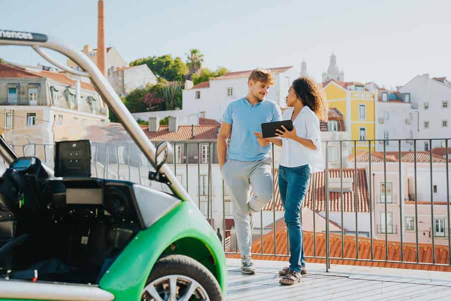 Lissabon: GPS-geführte Spinat-Tour im Elektroauto. Foto: GetYourGuide