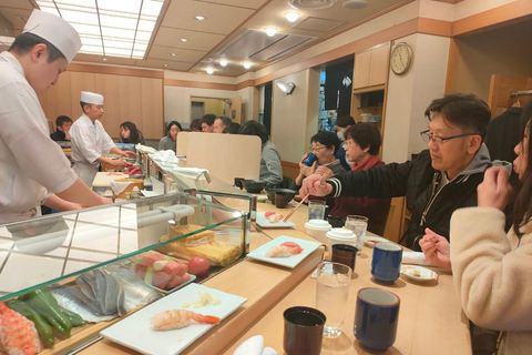 Immergiti nel tour gastronomico a piedi del mercato del pesce di TsukijiTour gastronomico del mercato ittico di Tsukiji La migliore esperienza locale a Tokyo