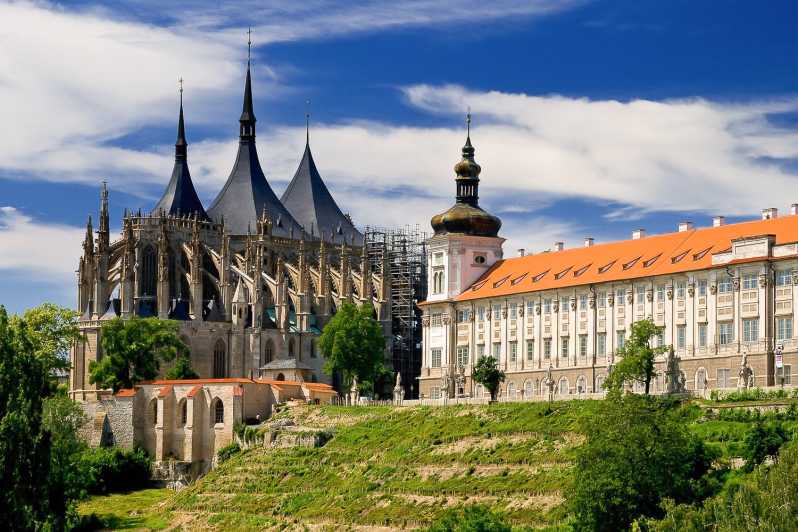 Från Prag: Kutná Hora, S:ta Barbaras kyrka, benhuset i Sedlec