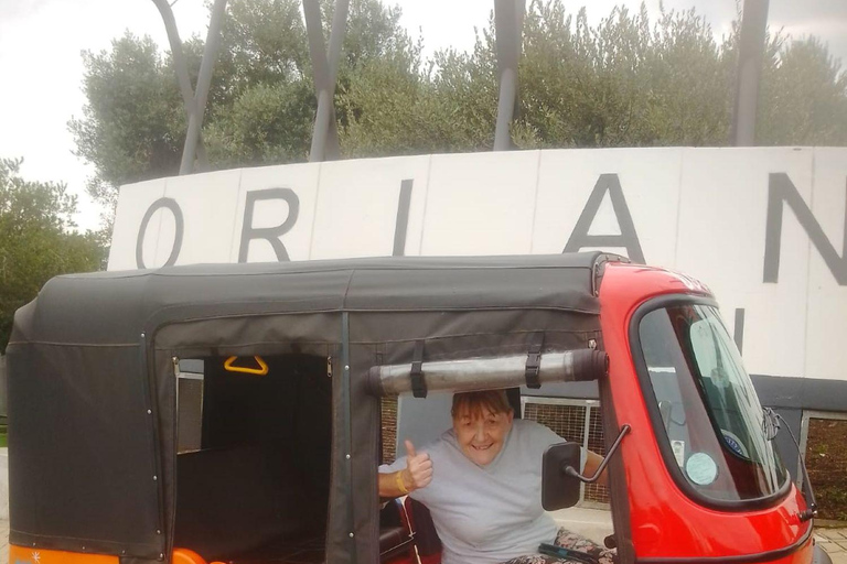 Johannesburg: Soweto Tuk-Tuk or Bike Tour