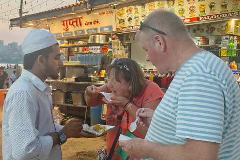 Mumbai: Best Steet Food Tour & Evening Market with a Local