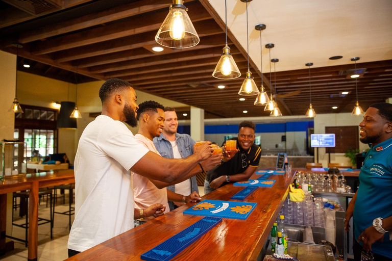 蒙特哥湾/尼格瑞尔阿普尔顿朗姆酒之旅（Appleton Rum Tour）和 YS 瀑布滑索（YS Falls Zipline