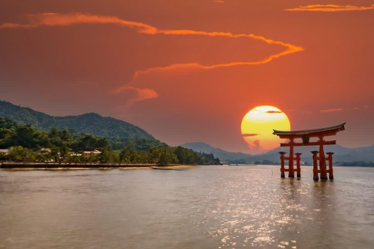 Osaka/Kyoto: Hiroshima&Miyajima Private Tour Luxury Vehicle