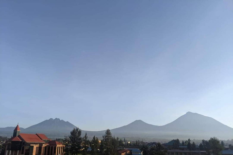 Wandeling naar Mount Bisoke in het Vulcanoes National Park