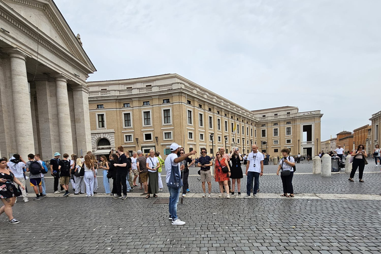 Roma: Tour da Basílica de São Pedro e Tumbas Papais com subida à CúpulaTour guiado em francês para grupos