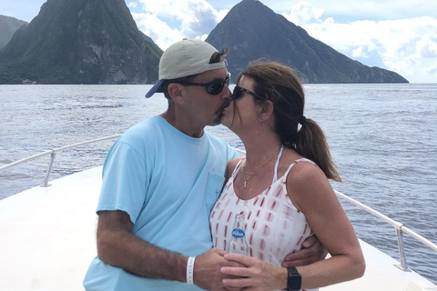 St. Lucia: Private Bootstour nach SoufriereHalbtags 25&#039; Schnellboot &quot;Israel King&quot;