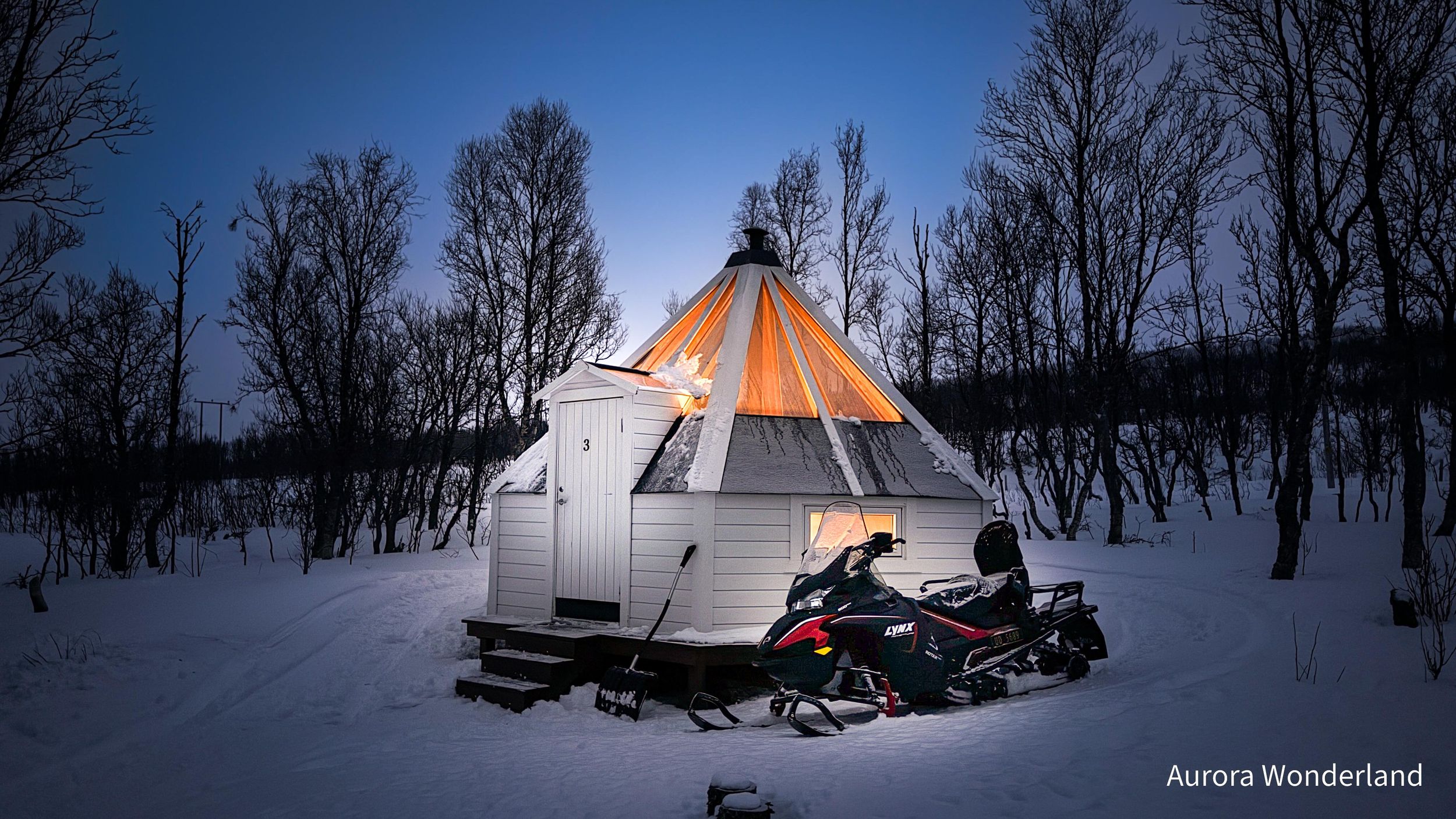 Tromsø: Schneemobil-Tour und Lavvu-Übernachtung mit Glasdach und Polarlicht
