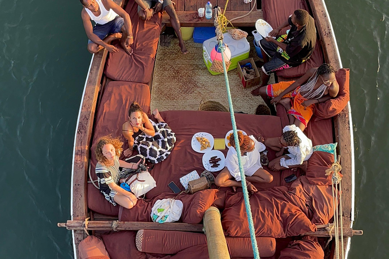 KILIFI : WATAMU : CROISIÈRE EN BOUTRE AU COUCHER DU SOLEILCROISIÈRE EN BOUTRE AU COUCHER DU SOLEIL