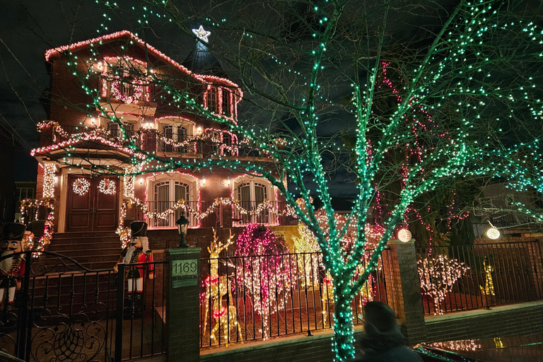 New York: Dyker Heights Christmas Lights Guided Walking Tour Dyker Heights Christmas Tour+transfer from Times Square