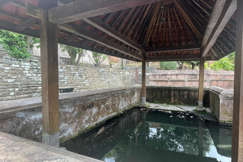 Yogyakarta: o Reino Mataram permanece com o artesanato em prataYogyakarta: Vestígios do Reino Mataram com exposição de prata