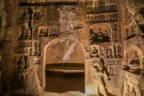From Zhengzhou: Longmen Grottoes and White Horse Temple