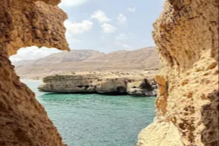 From Muscat: Guided Wadi Tiwi Hike, Romantic Cave & Sinkhole