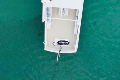 Alcudia Maiorca: Pôr do sol em barco com comida e bebida incluídasAlcudia, Maiorca: Pôr do sol num barco com comida e bebida incluídas