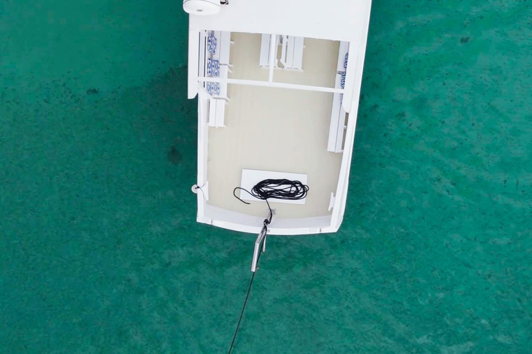 Alcudia Maiorca: Pôr do sol em barco com comida e bebida incluídasAlcudia, Maiorca: Pôr do sol num barco com comida e bebida incluídas