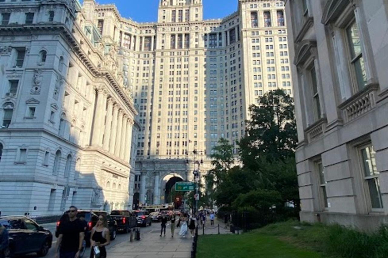 New York: Walk in the Financial District from Wall Street to El Toro