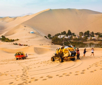 Huacachina: Buggy en las Dunas al Atardecer y Sandboarding