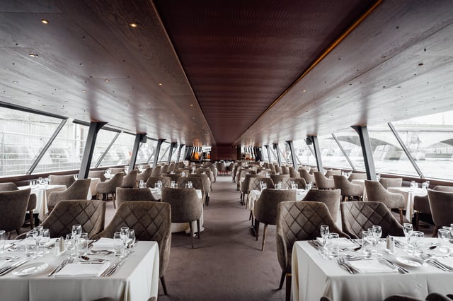 Paris : Christmas Special Lunch Cruise on the Seine River