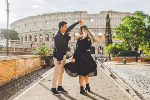 Rome: Professional Photoshoot Outside the Colosseum Regular Package: 20-30 Photos