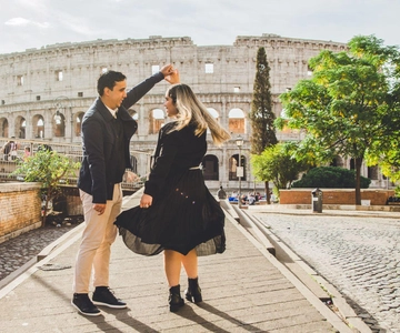 Rome: Personalized Photoshoot outside the Colosseum